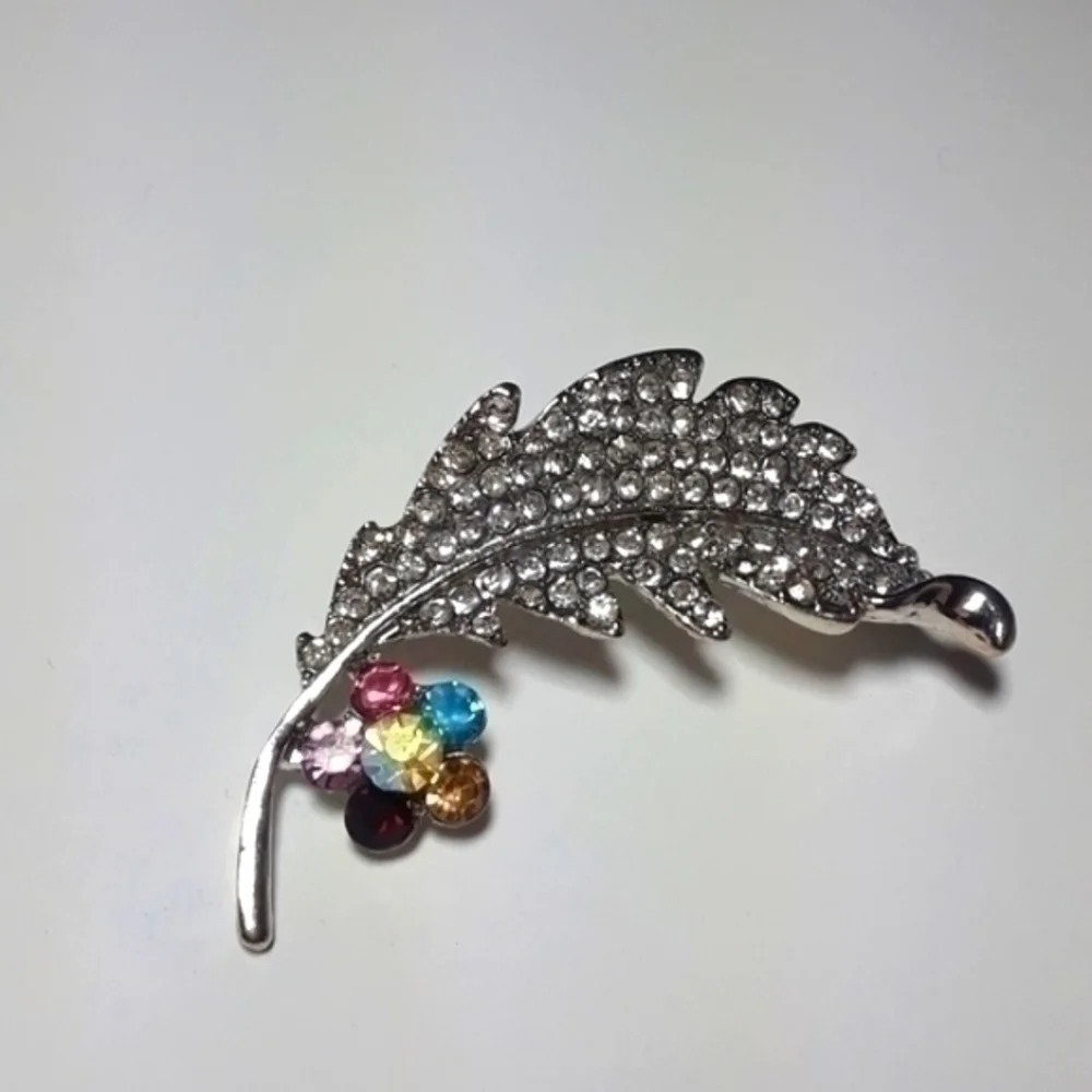 ☄Icy Crystals Swaying Leaf Brooch Pin